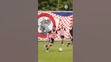 Oscar Gloukh’s goals in Ajax training ⚽️⚽️