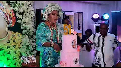 WATCH MOMENT ALABI PASUMA SURPRISED HIS MANAGER'S WIFE BIRTHDAY ALHAJA RODIYAT IDIDOWU