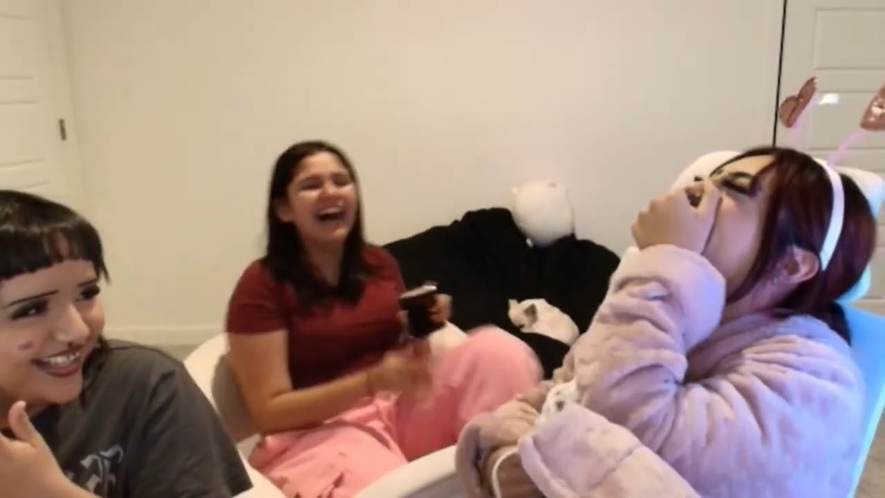 SLEEPOVER WITH LITTLE COUSINS