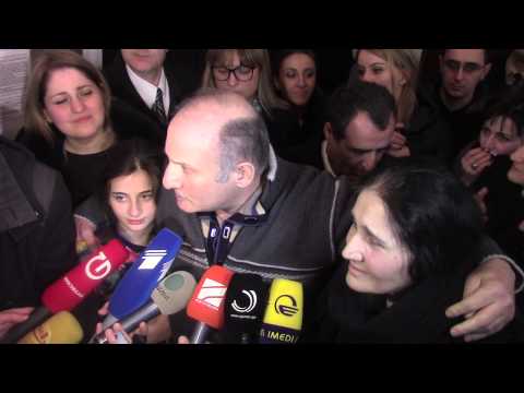 რა ხდებოდა ქუთაისის სააპელაციო სასამართლოში ემზარ კვიციანის გათავისუფლების შემდეგ