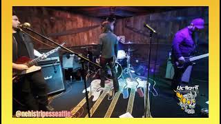 HELLBOT - “American Son” - 10/29/21 - LIVE
Filmed live from Drunky Two Shoes 10/29/21 - Hellbot with American Son.
•Triston Bracht - vocals
•Mark Huber - lead guitar/backing vocals
•Jake Jovanovich - drums/backing vocals
•Bobby Steenrod - bass
#nehistripesseattle #hellbotband #americanson HELLBOT - “American Son” - 10/29/21 - LIVE