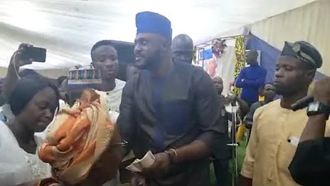 Odunlade Adekola makes money rain on his Mum at her 70th birthday reception. #nollywood