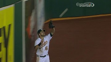 TB@OAK: Reddick makes a running grab, slams into wall