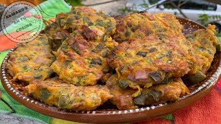 Tortitas de Nopal En Salsa Roja