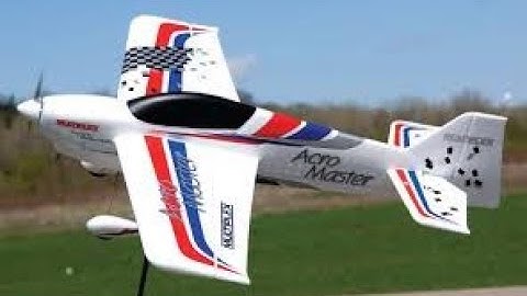 RC plane Multiplex Acromaster flight