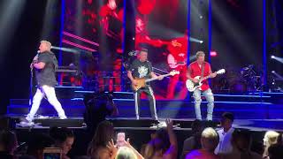 Me and My Gang - Rascal Flatts  - Live at PNC Music Pavilion (Summer playlist Tour)