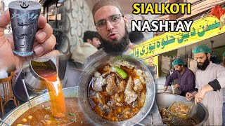 Most Amazing Street Food In Sialkot Meat Heaven, Beef Paye, Bong, Nalli 100 Years Old Nashta