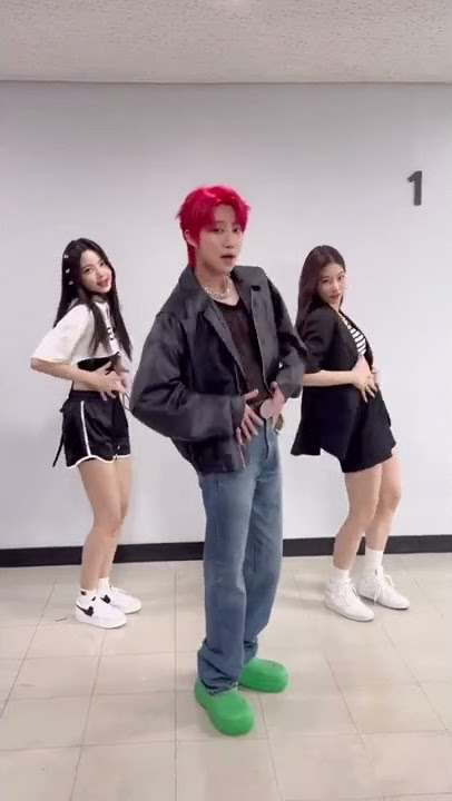 SEVENTEEN The8 (Minghao) doing the 'HOT' Challenge with LE SSERAFIM Kazuha & Eunchae #seventeen #hot