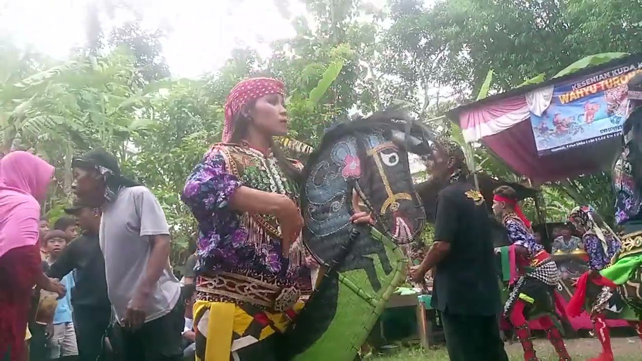Ebeg Wahyu Turonggo jati.Di sidaurip kawunganten