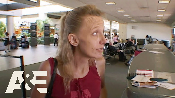 Airline: Rude Passenger UPSET She Can't Carry a Folding Chair Onboard | A&E