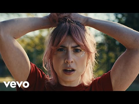 Смотреть клип Charly Bliss - Nineteen