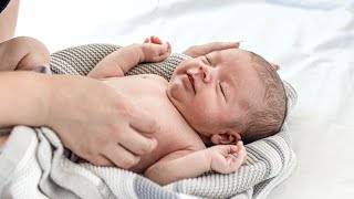 ٣ أخطاء شائعة تزيد الكحة و البلغم عند الرضع و الاطفال 😰