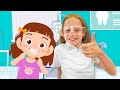 Nastya aprende como  importante cuidar dos dentes