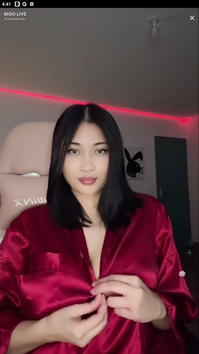 Unefilipina showing body in a red robe