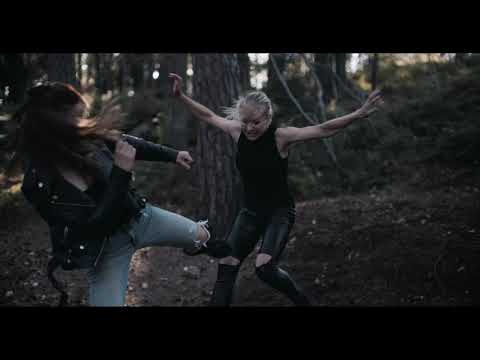 Girls fight scene