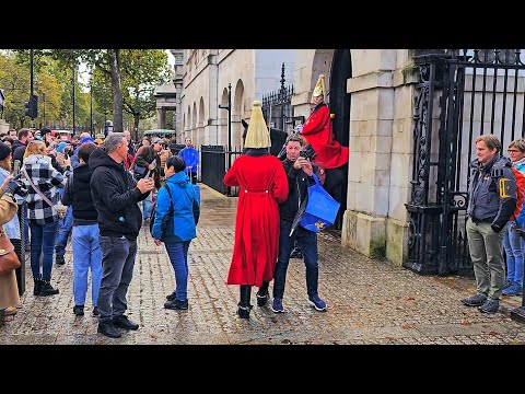 TOURIST to ARMED POLICE: HE PUSHED ME! Idiot tourist complains about the King's Guard!