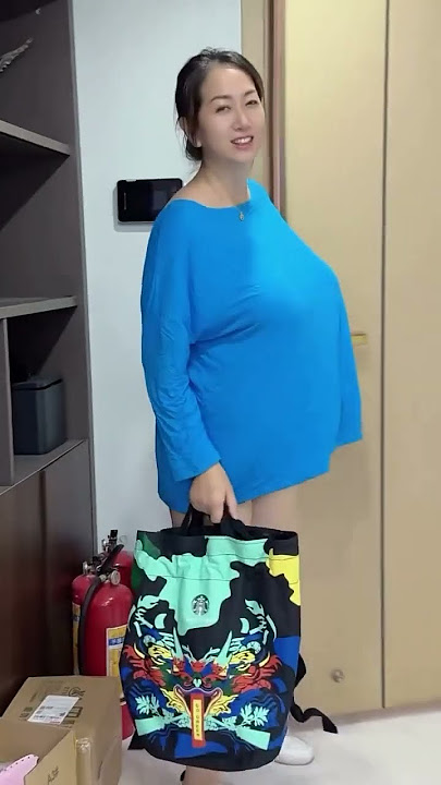 Tante mau mandi dulu ya 😋 #tiktokboba #tante #gemoy #music #tantejualanbaju #tantetutorial