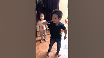 Thằng nhóc này nó làm gì vậy #luachua #phaiphai