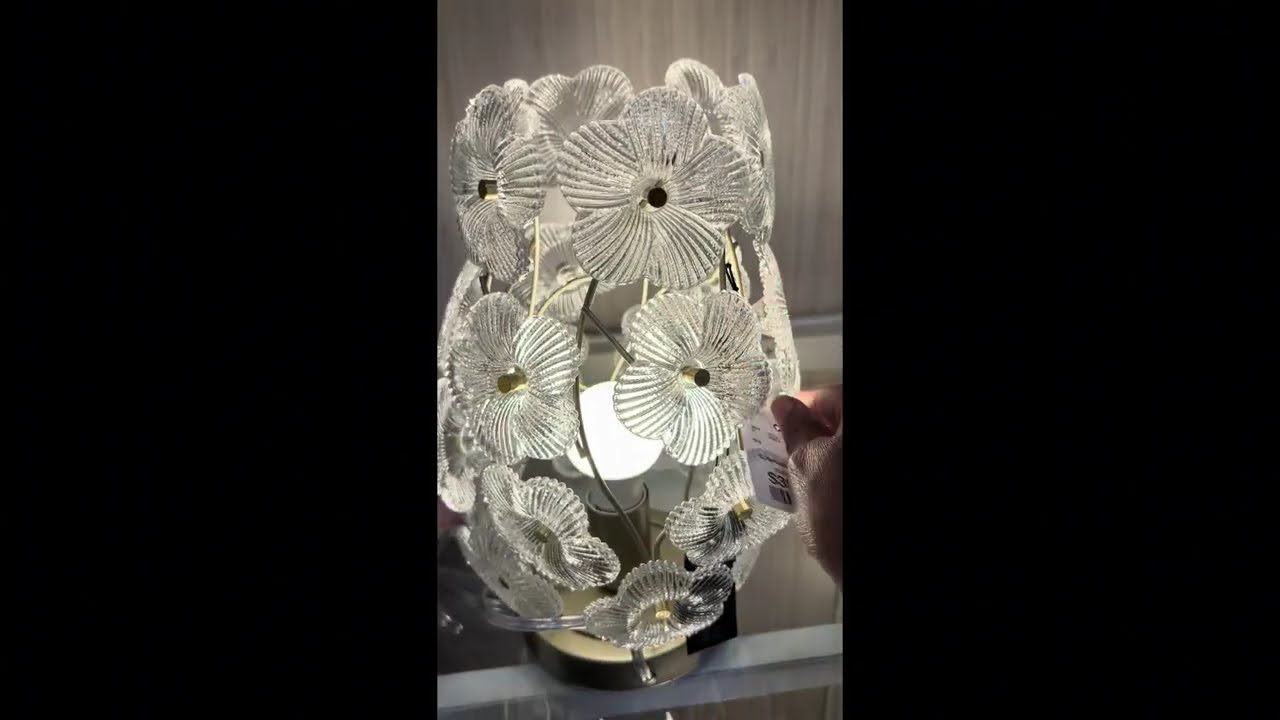 Walking through Marshalls looking for Christmas 🎄 deals after Christmas 