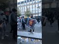 متظاهرو فرنسا سرقوا قميص ميسي الموقّع
