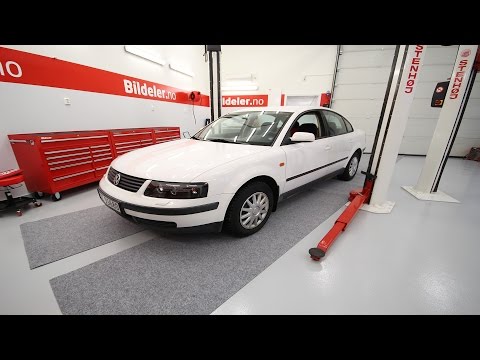 Video: Hvordan justerer du speilene på en VW Passat?