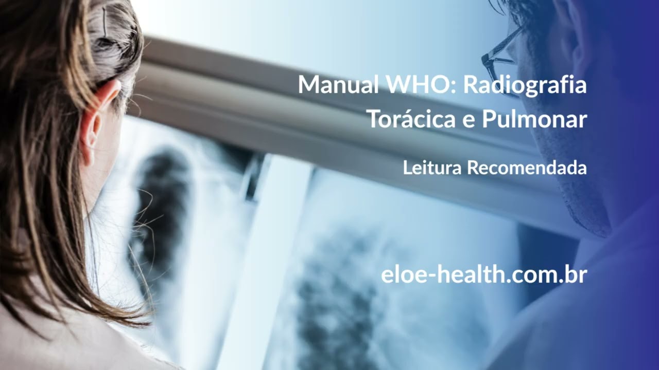 Dois radiologistas olhando uma radiografia do pulmão.