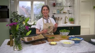 Kökets middag: Bakad potatis med två krämiga röror - Köket