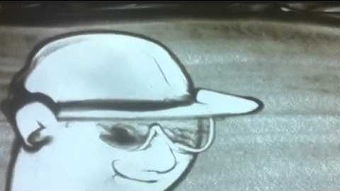 Họa sĩ Trí Đức vẽ tranh cát Don Nguyễn