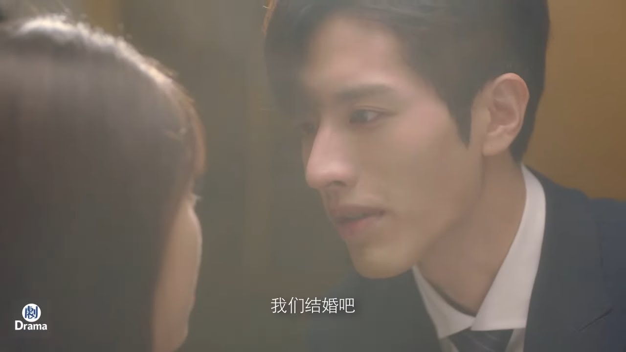 窮姑娘莫名其妙被總裁相中，要她當女友，誰料一見老夫人，竟是之前幫過的老奶奶