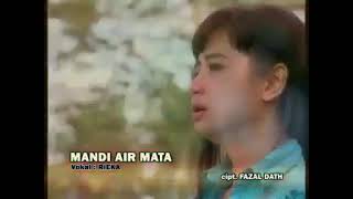 Dewi Perssik Mandi Air Mata Dangdut 2006