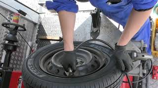 タイヤ交換　トヨタ　ヴィッツ　165/70R14