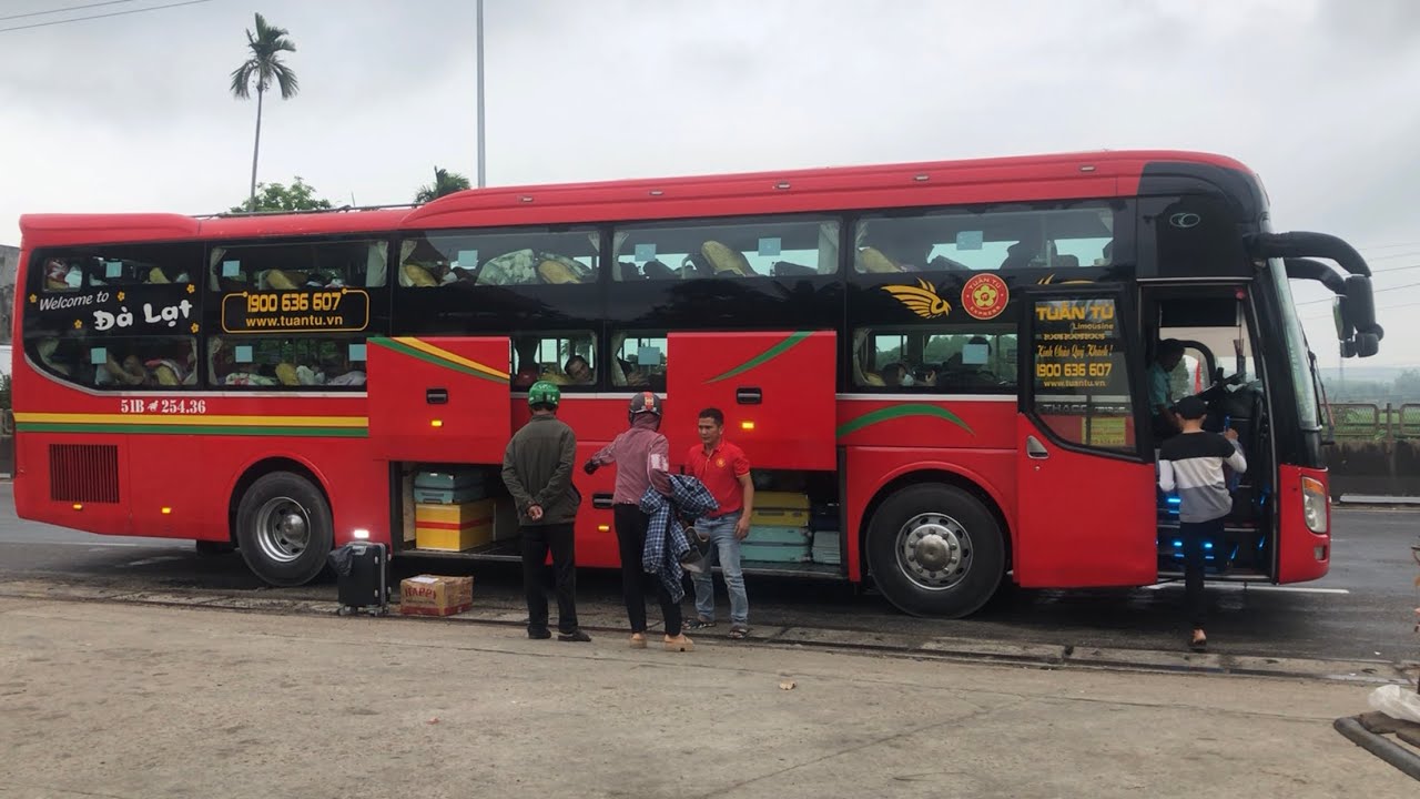 Xe Khách Việt Nam (Ngắm Xe Khách Đón Trả Khách Tại Cây Xăng Đại Thành,Mộ Đức) | Tấn Nguyễn 76