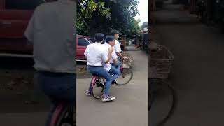 Viral Cewek Belatung