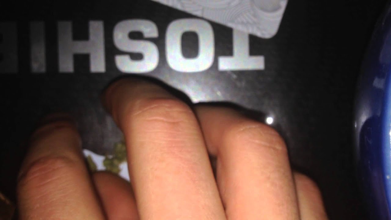 Rolling a mini blunt