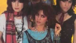 Video voorbeeld van "I Fought The Law/If She Knew What She Wants (Live @ Santa Clara CA 1989) - Bangles *Audio*"