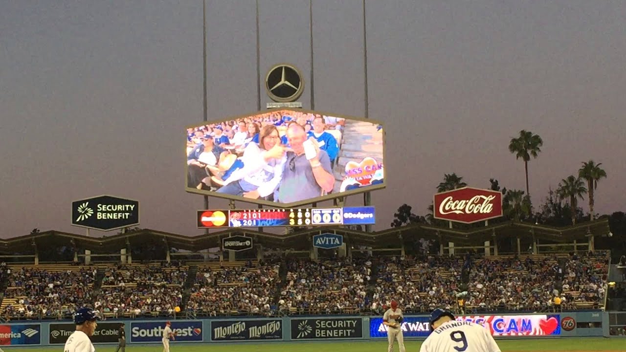 First Gay Kiss on Kiss Cam at Dodgers Stadium!28 seconds
