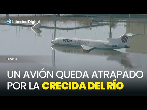 Un avión queda atrapado por la crecida de un río en Brasil