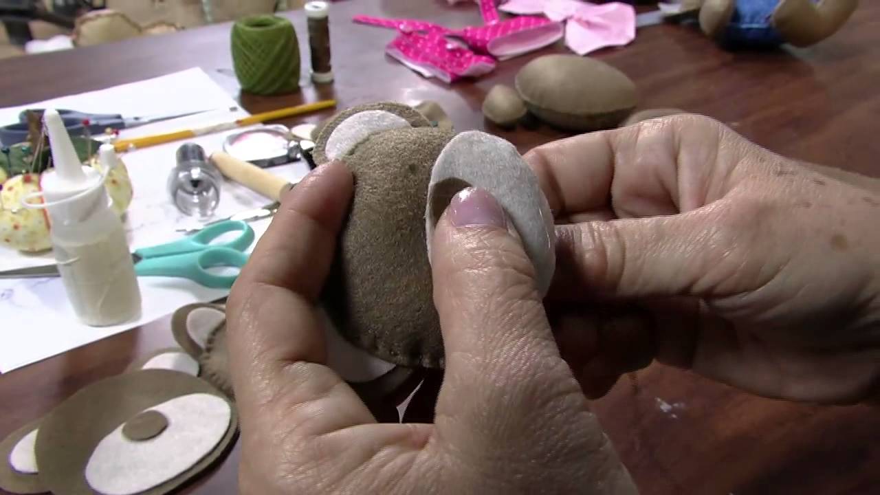 Mulher.com 27/03/2013 Carmen Silva - Urso em feltro Parte 1