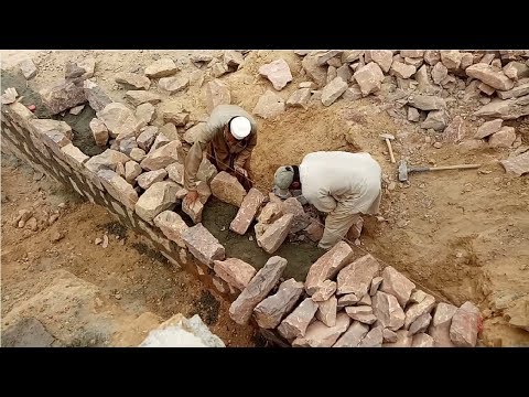 فيديو: الأساس الحجري (21 صورة): خيار الحجر لمنزل ، ووضع المواد الطبيعية والبرية ، وبناء الأساس مع إضافة الطين والأسمنت