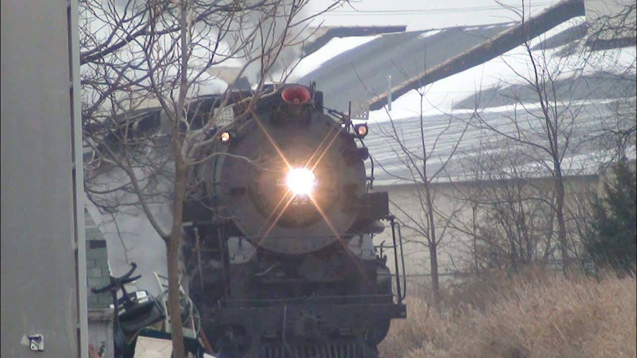 Pere Marquette 1225 North Pole Express departing Owosso, MI - YouTube