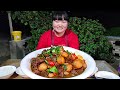 【陕北霞姐】地里挖洋芋,霞姐做“洋芋炖牛肉”,软绵入味有嚼劲,猛香了!