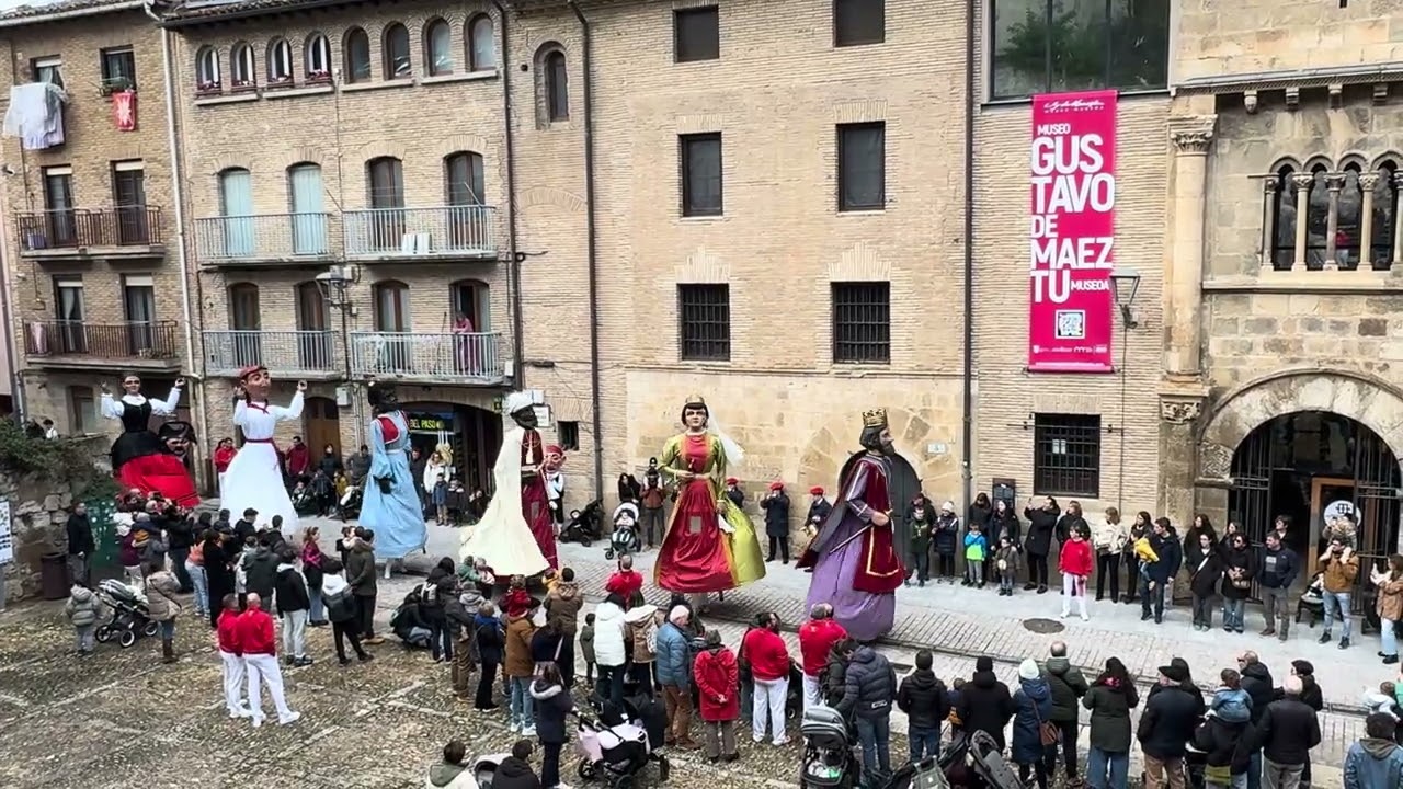 Comparsa Estella-Lizarra / Salida Ferias San Andrés 2025 / Vals Ega. Aula Gaita y tambor. 