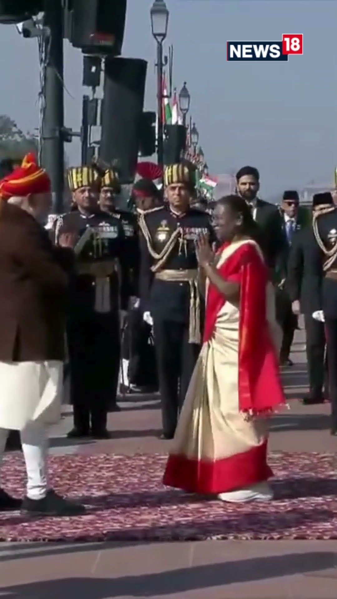 #WATCH | PM Modi Recieves President Murmu \u0026 Indonesian President At Kartavya Path