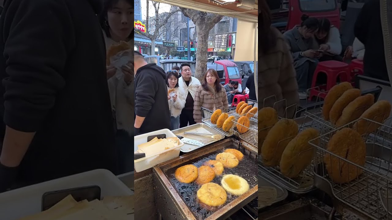 Set up a stall and sell 1,000 scallion pancakes every day!