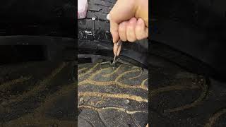 Un pequeño clavo te ayuda a reparar el neumático rápidamente.#repairtires #tire #cartools  #mechanic