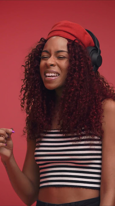 🍉 Ravyn Lenae shines on her performance of Steve Lacy produced cut "Sticky" | A COLORS MOMENT