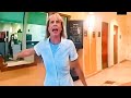 Nasty Wild Karen Turns Police Station Into Circus, Thinks She's Too Special For Law, Thrown To Jail
