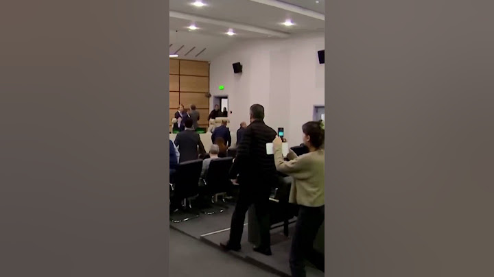 Moment Georgia's election chief is doused in PAINT