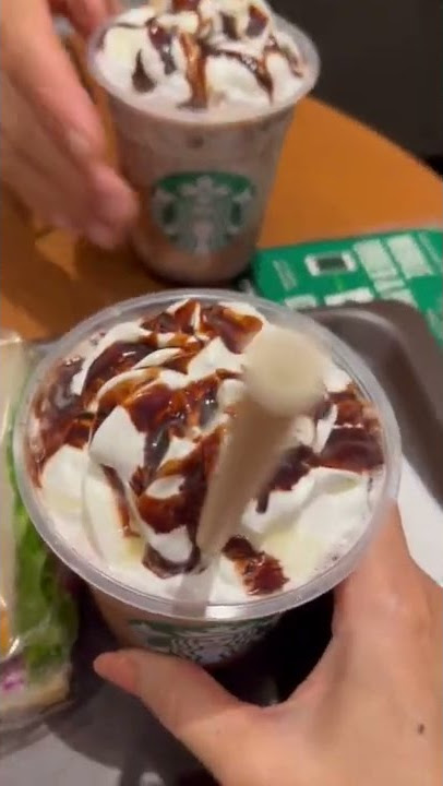 Sunday’s mood ✌🏻The new Doble chocolate Frappuccino!