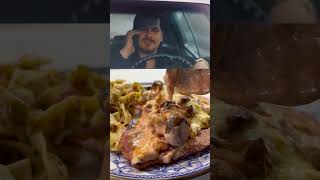 Çalışıp her gün yemek yapan erkekleri de unutmayalım 😄 Ayrıca çiğ tavuk yenir mi ya? 😅